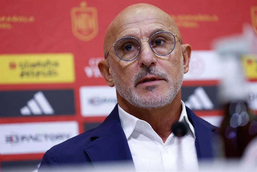 Luis de la Fuente durante la rueda de prensa tras dar la lista de convocados para los partidos ante Georgia y Chipre
