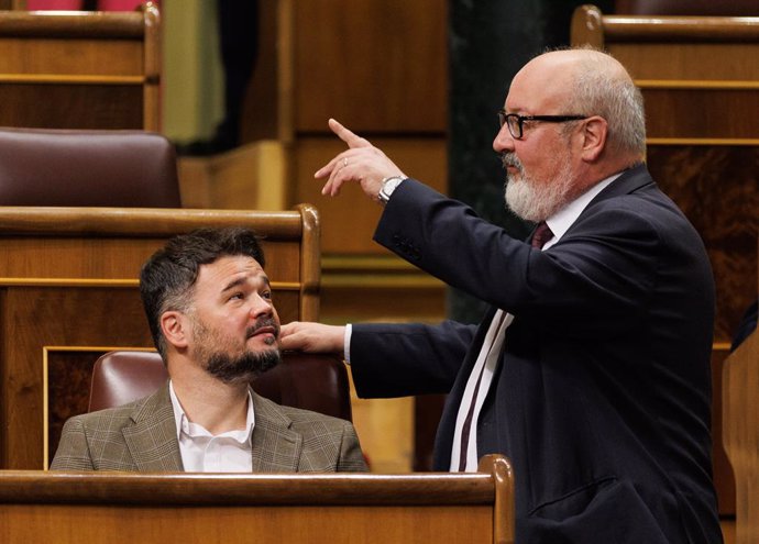 Archivo - Arxiu - Joan Capdevila al costat d'Gabriel  Rufián en una foto d'arxiu.