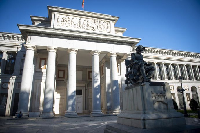 Archivo - Fachada del Museo del Prado, a 5 de noviembre de 2022, en Madrid (España). Dos activistas de Futuro Vegetal se han pegado a los marcos de los cuadros de 'La maja desnuda' y de 'La maja vestida' de Francisco de Goya expuesto en el Museo Naciona