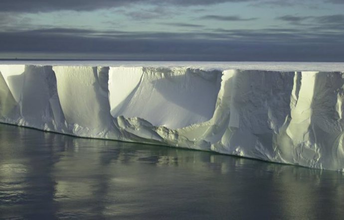Frente de hielo flotante en la Antártida