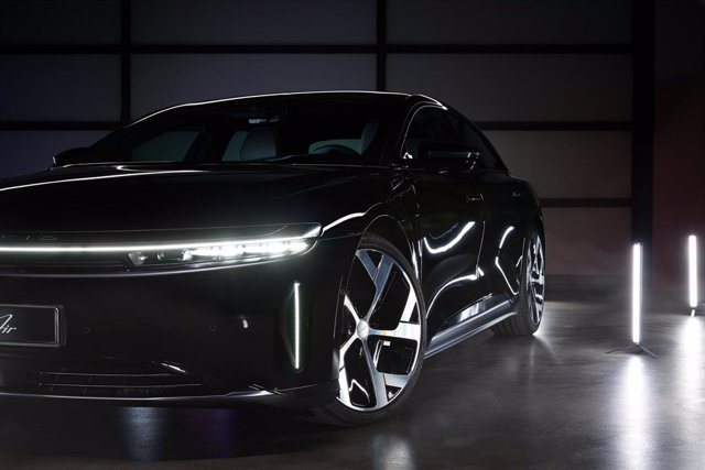 The Lucid Air Midnight Dream Edition is a new darkly styled configuration of the Lucid Air that has never before been produced. An Air Dream Edition with Lucid’s sinister Stealth theme, it features finely finished, dark polished exterior trim and 21-inch 