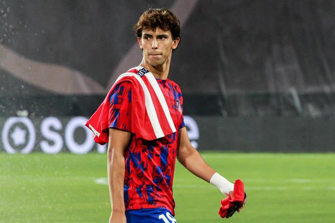 Joo Félix, en un calentamiento con el Atlético de Madrid.