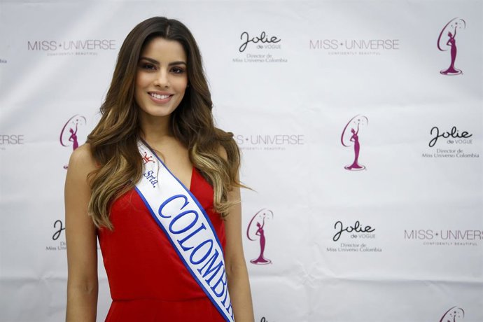 Octubre 22 de 2015. La señorita Colombia, Ariadna Gutiérrez, firmó el contrato para representar al país en la próxima edición de Miss Universo. (Colprensa - Mauricio Alvarado)