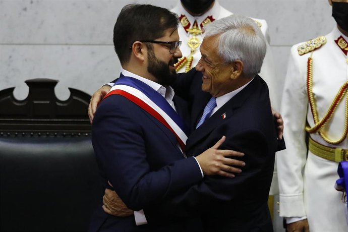 Archivo - El presidente de Chile, Gabriel Boric, y el ex presidente Sebastián Piñera.