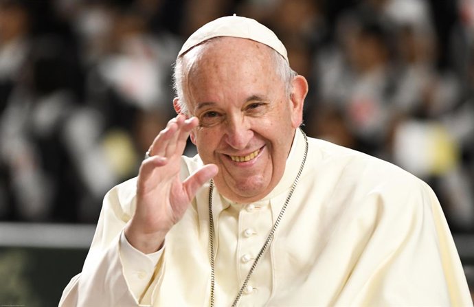 Archivo - November 25, 2019, Tokyo, Japan: Catholic church leader POPE FRANCIS smiles as he rides the popemobile around the Tokyo Dome before a mass to which 55,000 people attended in Tokyo, Japan.
