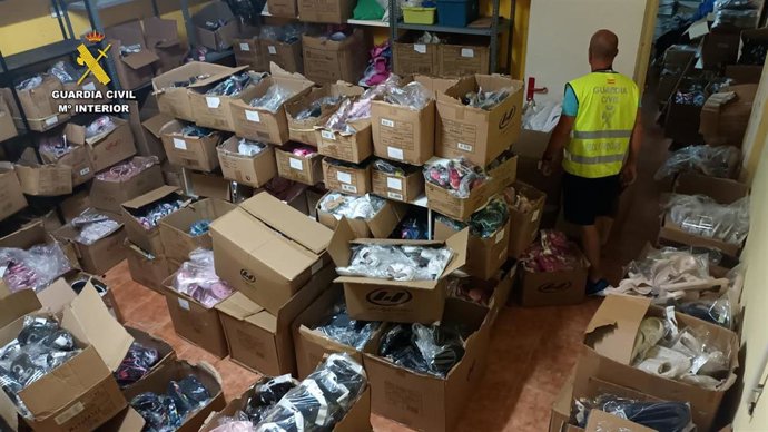 Intervienen 25.000 artículos falsificados en Santa Cruz de Tenerife con un valor en el mercado de 6 millones