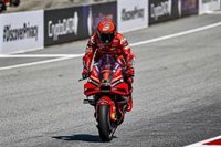 Bagnaia se lleva la 'pole' en Montmeló por delante de Aleix Espargaró