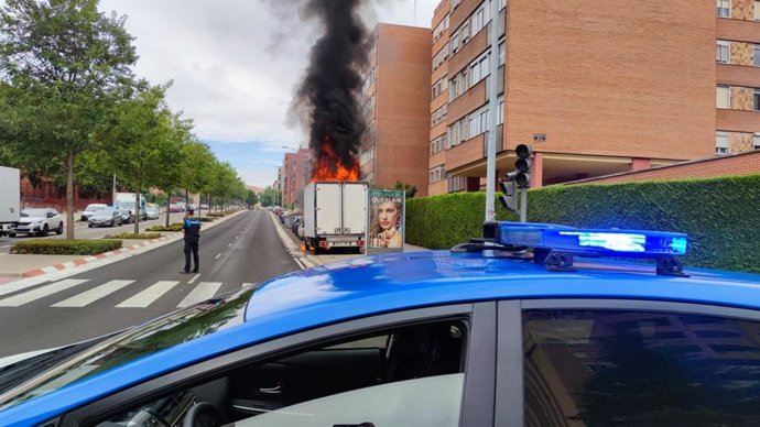 Incendio originado en una furgoneta en la calle Hernando de Acuña de la capital vallisoletana