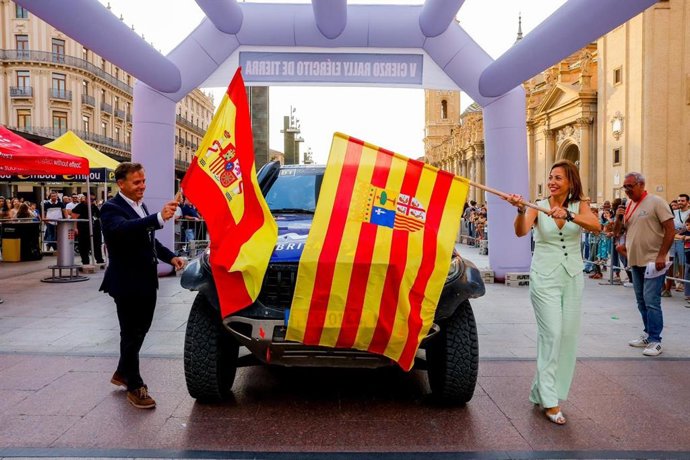 La alcaldesa de Zaragoza y el presidente de la Federación Española de Automovilismo.