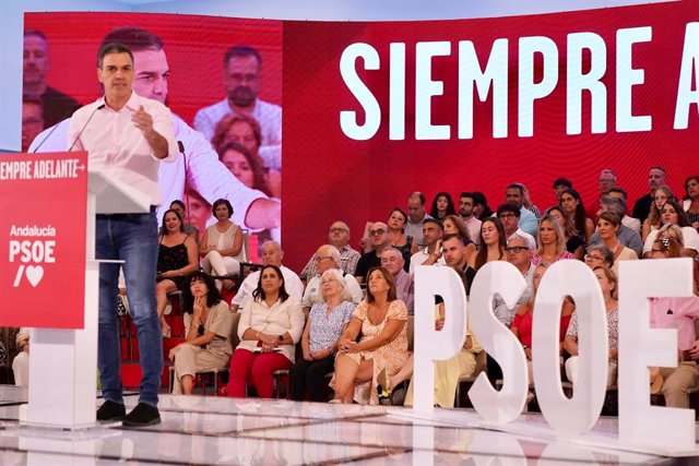 El secretario general del PSOE y presidente del Gobierno en funciones, Pedro Sánchez, participa en un acto del PSOE en Málaga, el 2 de septiembre de 2023.