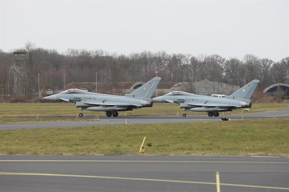 Archivo - Dos cazas Eurofighter en Alemania