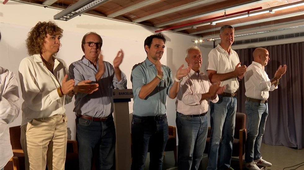La eurodiputada Dolors Montserrat; los alcaldes de Pontons y Castelldefels, Josep Tutusaus y Manu Reyes; el secr. General del PP en Catalunya, Santi Rodríguez, el alcalde de Badalona, Xavier García Albiol; y el concejal en Barcelona, Daniel Sirera