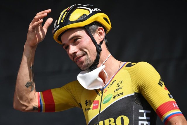 El ciclista esloveno Primoz Roglic (Jumbo-Visma) celebra su victoria en la 8ª etapa de La Vuelta 2023