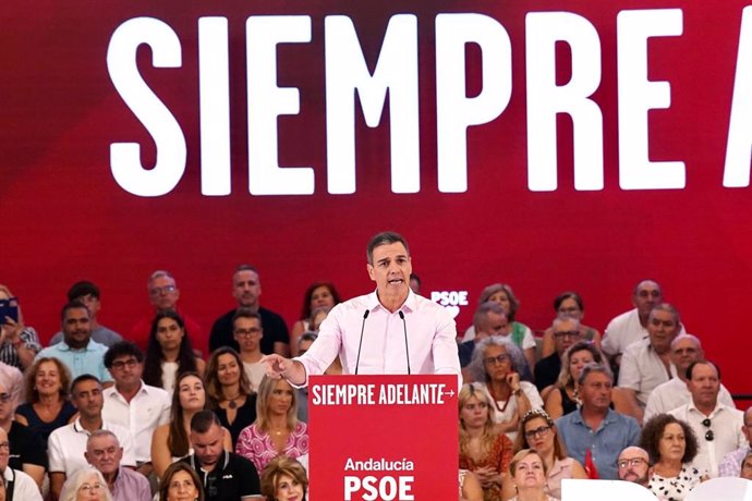 El secretario general del PSOE y presidente del Gobierno en funciones, Pedro Sánchez, participa en un acto del PSOE en Málaga, el 2 de septiembre de 2023.