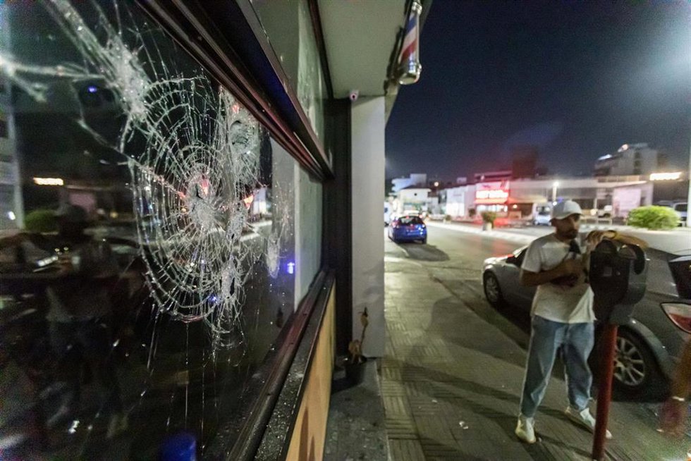 Daños por ataques a comercios de inmigrantes en Limasol, Chipre, obra de encapuchados de extrema derecha
