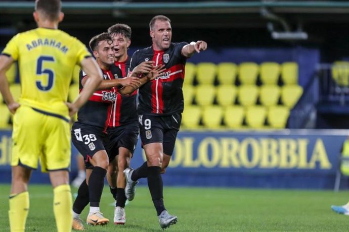 Alfredo Ortuño celebra un gol con el FC Cartagena.