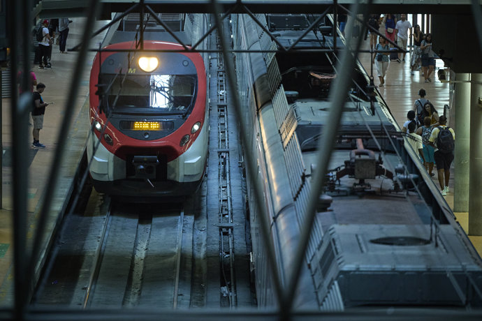 Varios trenes en la estación de Atocha-Almudena Grandes, a 1 de septiembre de 2023, en Madrid (España). 
