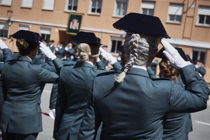 Archivo - Varios mujeres Guardia Civil durante un acto conmemorativo del Instituto Armado