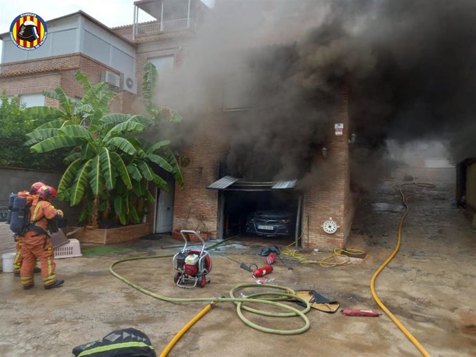Sofocan un incendio en una vivienda de Torrent (Valencia)