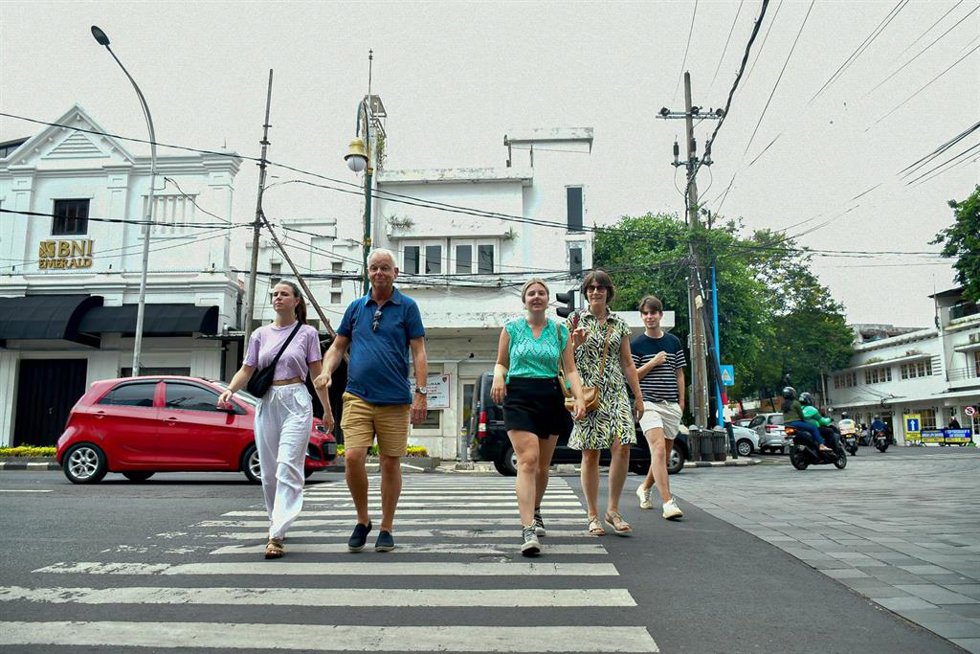 Archivo - Turistas extranjeros en la ciudad de Malang