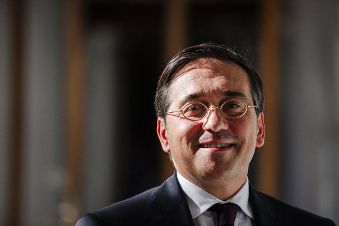 El ministre d'Afers Exteriors, Unió Europea i Cooperació en funcions, José Manuel Albares, posa després d'una entrevista per a Europa Press