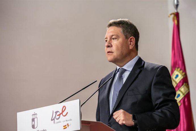 Archivo - El jefe del Ejecutivo autonómico, Emiliano García-Page, preside en Toledo, el acto institucional con motivo del Día Internacional del Pueblo Gitano