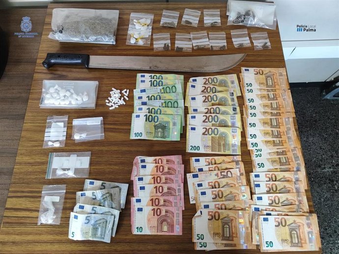 Drogas, machete y dinero en efectivo incautado por la Policía Nacional