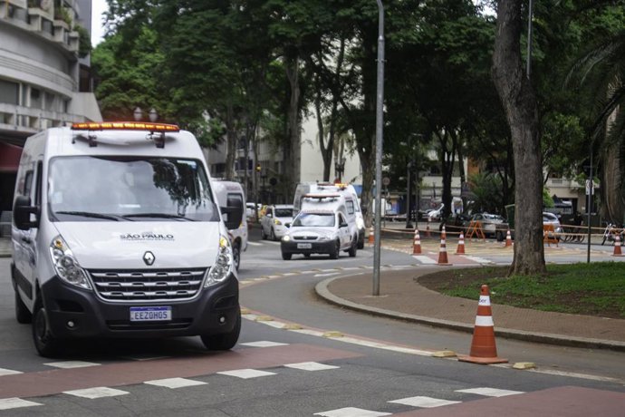 Archivo - Ambulancia en Brasil