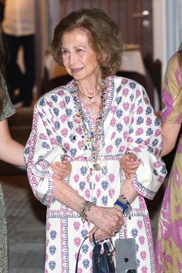 La Reina Sofía sale del restaurante tras cenar en familia a 05 de Agosto de 2023 en el Portixol, Palma de Mallorca (España).