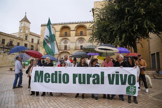 Protesta en Córdoba ante los ministros de Agricultura de la UE para reclamar un cambio de modelo agroalimentario.