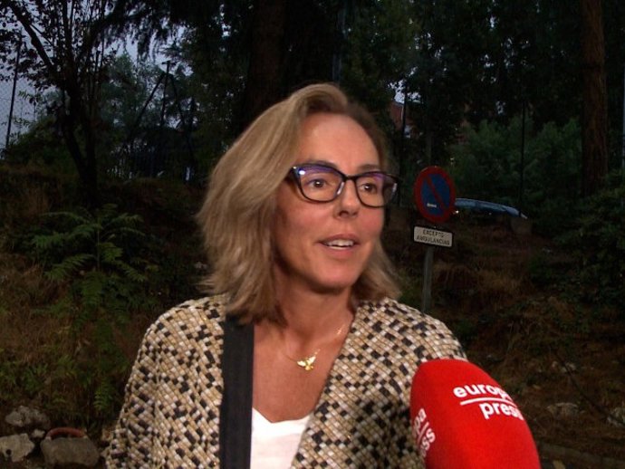 Rocío Carrasco saliendo del hospital tras visitar a María Teresa Campos.