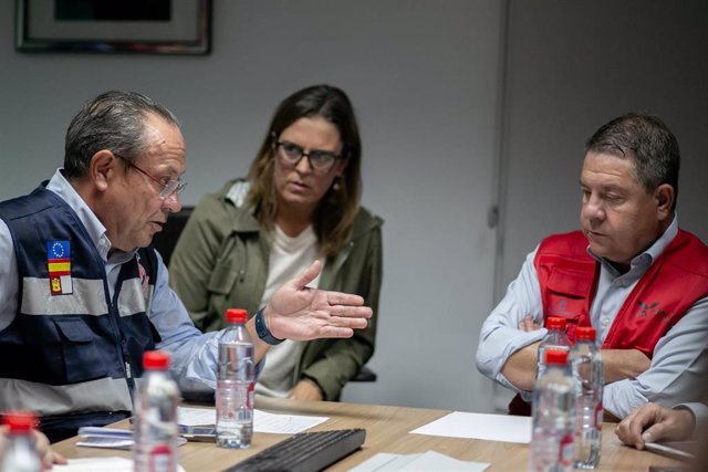 García-Page, Ruiz Molina y Padilla, presidiendo la reunión del Comité Asesor ante las incelemencias en Toledo