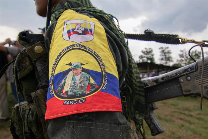 Archivo - Brazalete de un guerrillero de las Fuerzas Armadas Revolucionarias de Colombia (FARC)