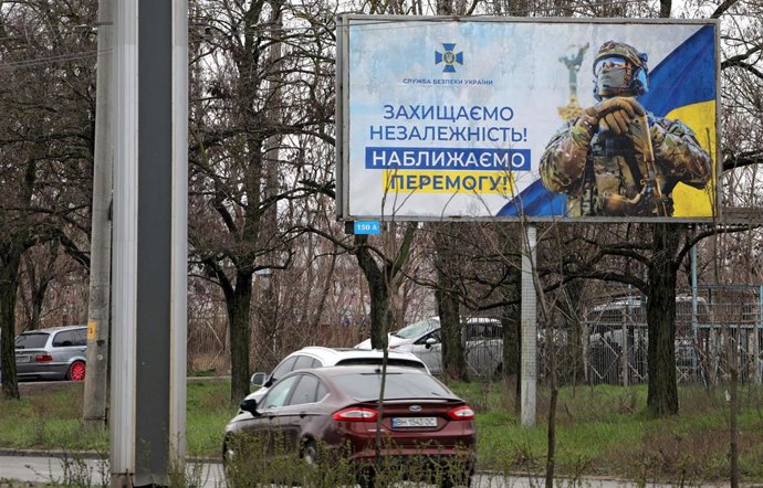 Archivo - Cartel para fomentar el alistamiento en las Fuerzas Armadas de Ucrania