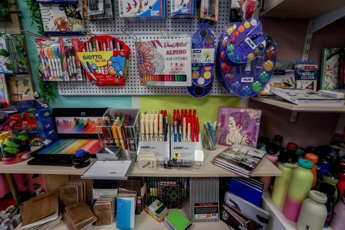 Archivo - Material escolar en la librería-papelería 'Zepol'