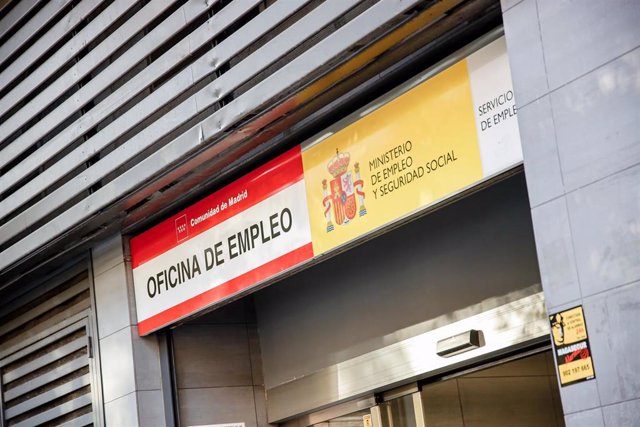 Archivo - Fachada de la Sepe de Acacias, a 2 de diciembre de 2022, en Madrid (España). La contratación cae un 29,5%, pero los indefinidos se duplican y suponen el 43,2% del total. El número de parados registrados en las oficinas de los servicios públicos 