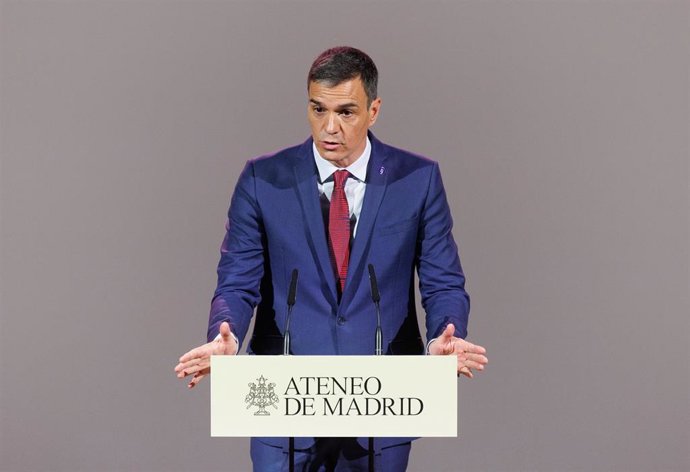 El presidente del Gobierno en funciones y secretario general del PSOE, Pedro Sánchez, interviene en 'Los desayunos del Ateneo'