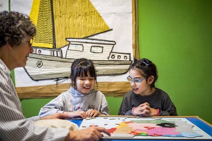 Archivo - La ONCE apoya a 37 estudiantes ciegos en La Rioja en el regreso a las aulas