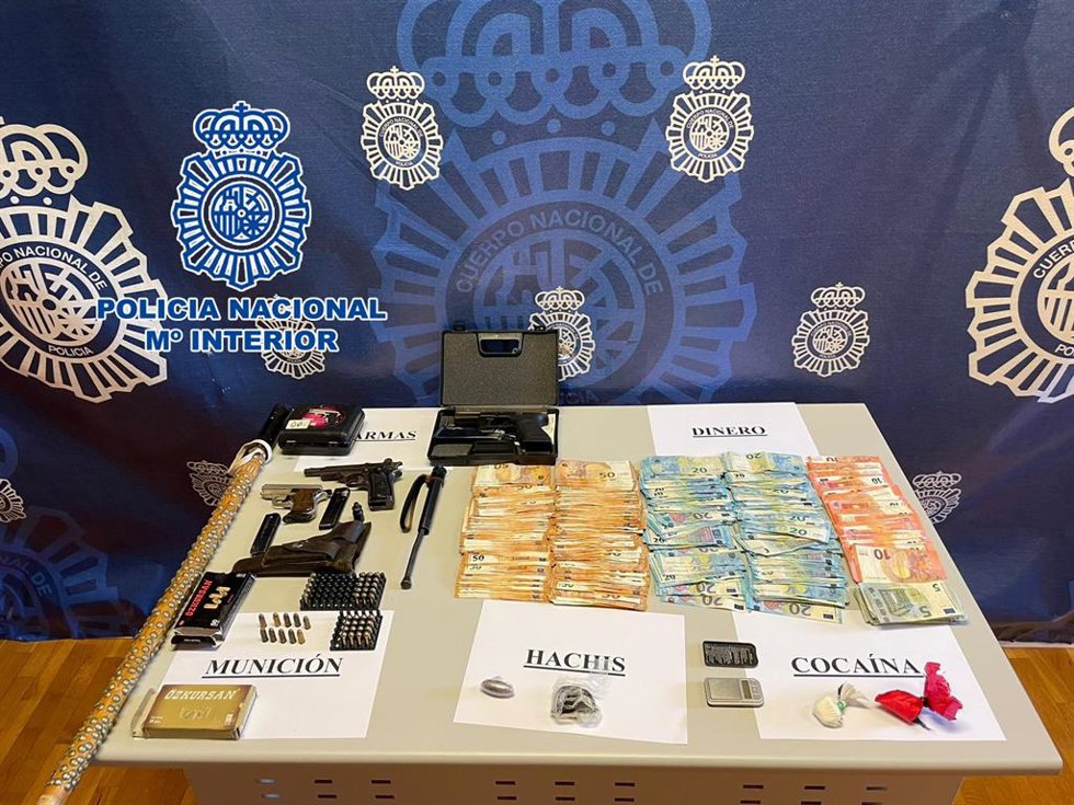Nota De Prensa: "La Policía Nacional Detiene En Una Operación Antidroga A Cinco Personas En Un Piso Franco De Punto De Venta De Sustancias"