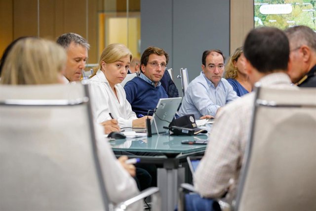 El alcalde de Madrid, José Luis Martínez-Almeida asiste a la reunión de coordinación con los responsables de los servicios implicados del Plan de Actuación de Inundaciones (PAINUNAM) en el Centro Integrado de Seguridad y Emergencias (CISEM).