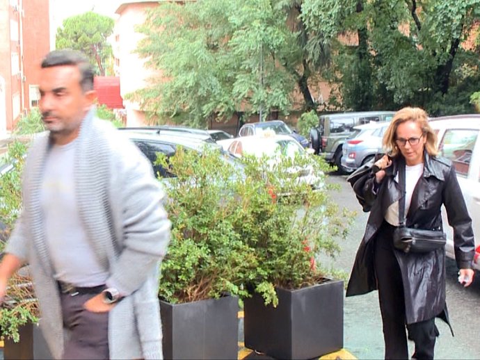 Rocío Carrasco y Fidel Albiac llegan a la Fundación Jiménez Díaz