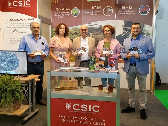 Autoridades en la presentación del convenio de la Diputación de Salamanca con Irnasa-CSIC en 'Salamaq'