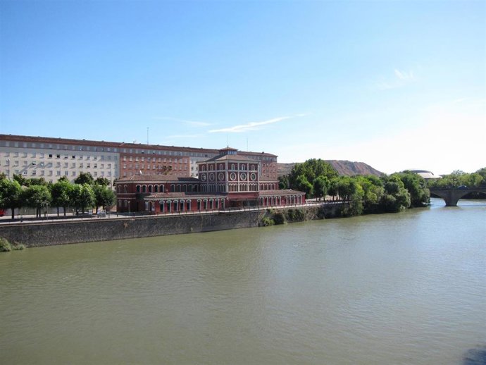 Archivo - La Casa de las Ciencias desde el puente de Hierro                              
