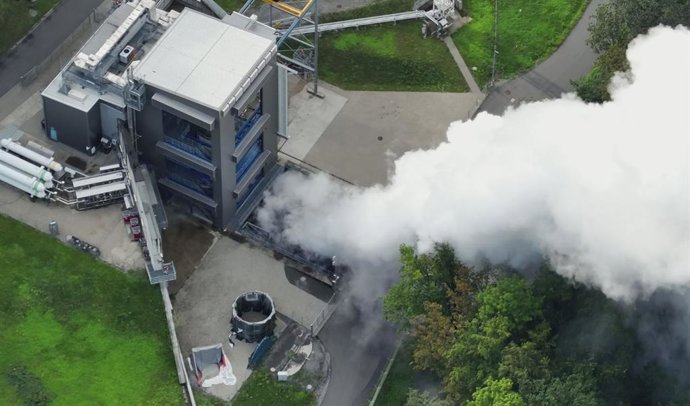 La etapa superior del Ariane 6 ha demostrado una vez más su excelente rendimiento en el banco de pruebas ESA P5.2 operado por DLR Lampoldshausen.