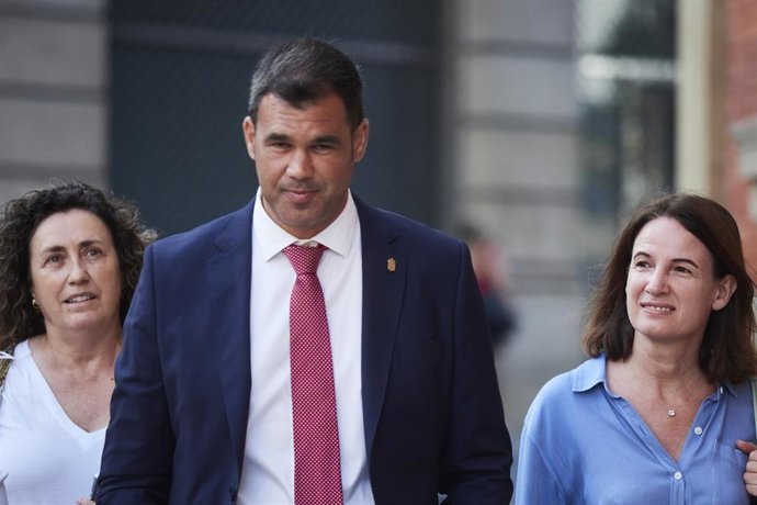 El presidente del Partido Popular de Navarra, Javier García, llega al Parlamento de Navarra en una imagen de archivo.