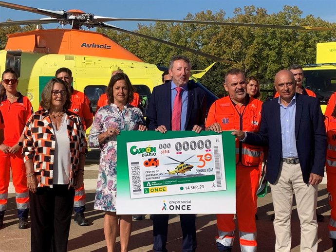 El 061 y la ONCE conmemoran los 30 años del servicio de emergencias sanitarias en Andalucía