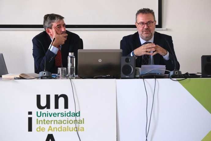 Directores del curso 'El cambio sociológico en Andalucía' de la UNIA, José Manuel García Moreno y  Luis Ayuso Sánchez, en la sede Tecnológica de Málaga.