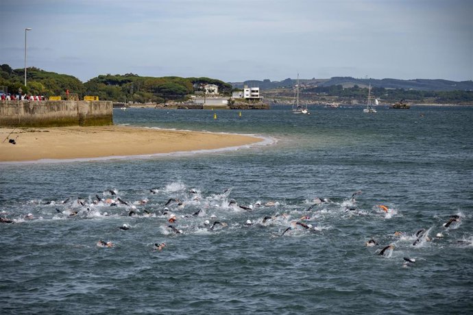 Archivo - Desarrollo del Triatlón Ciudad de Santander de 2022.