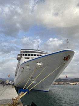 El crucero 'Sirena' en el puerto de Motril (Granada)