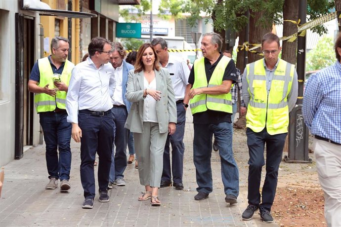 La alcaldesa de Valencia, María José Catalá, visita las obras de la segunda fase de renovación de calzada y aceras de la ciudad